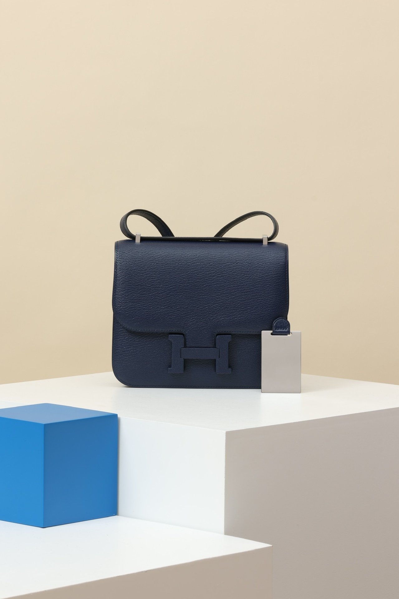 Hermès Constance 19 in size 19 x 15 x 4 cm detail image 1 sourced from womanlvbag.com