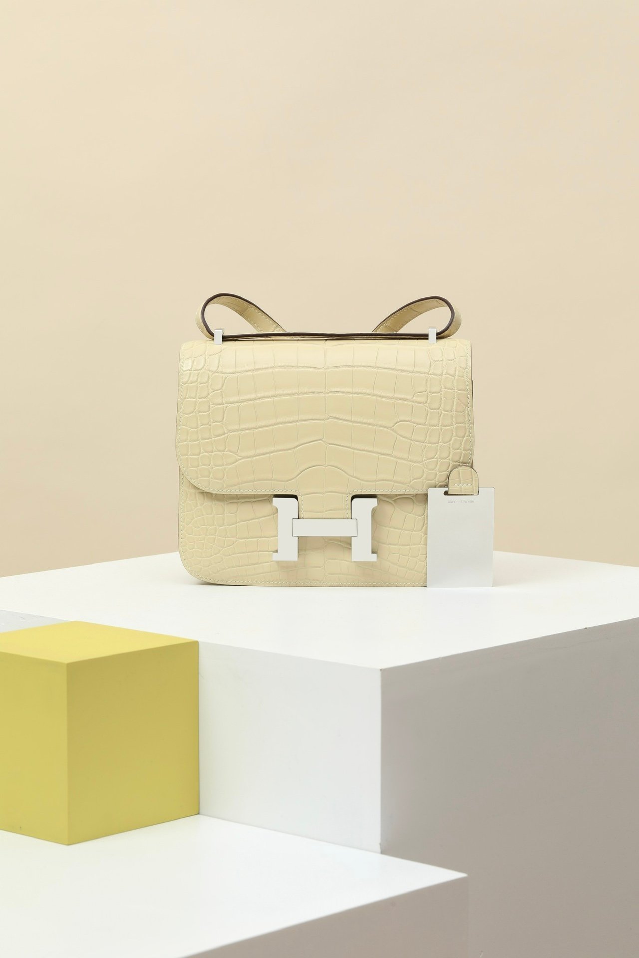 Hermès Constance 19 detail image 1 sourced from womanlvbag.com