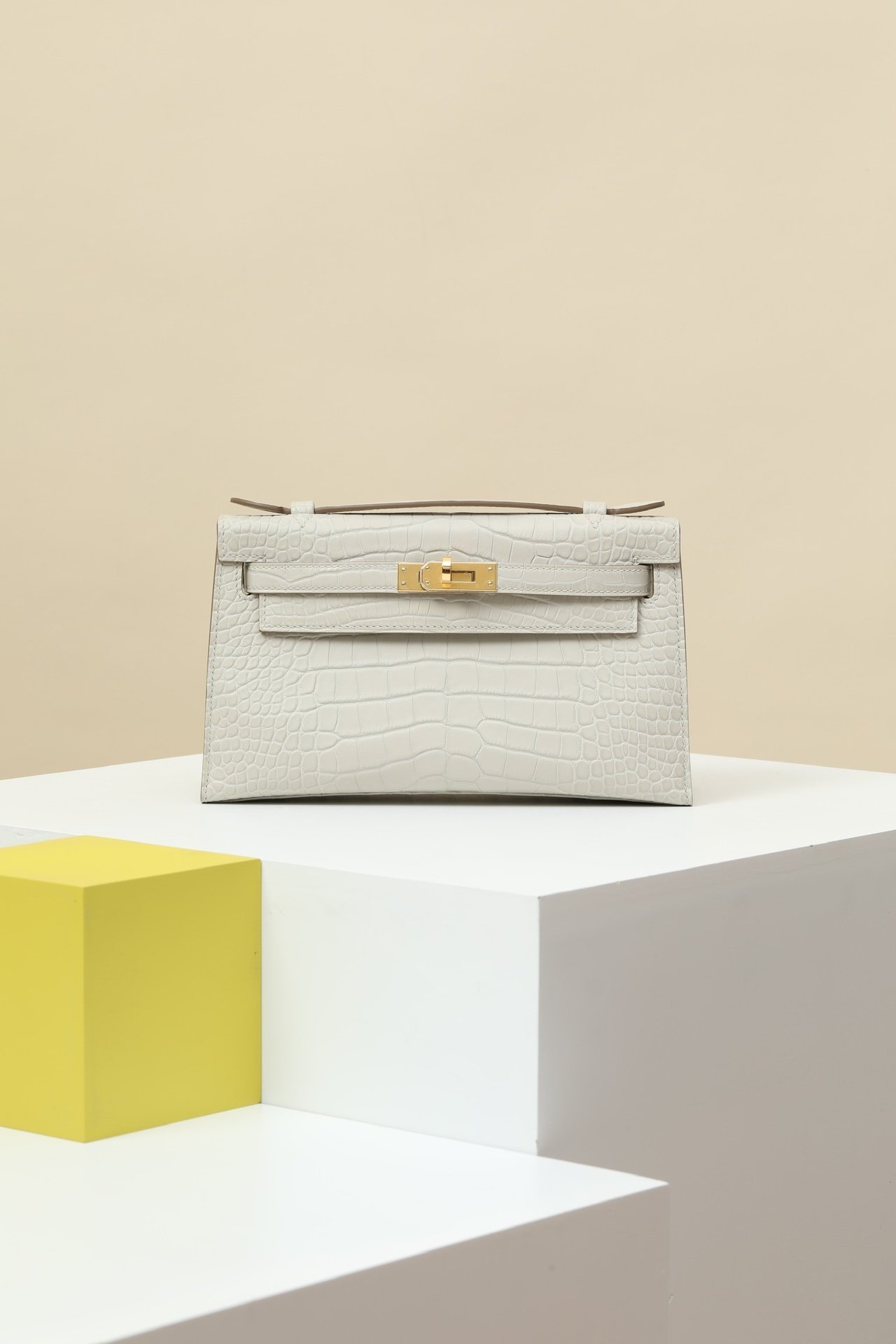 Mini Kelly 22 (Generation I) detail image 1 sourced from womanlvbag.com