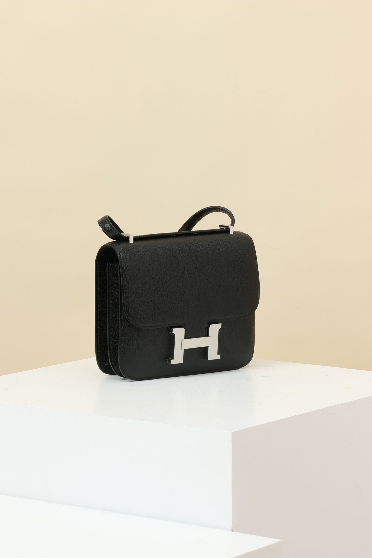 Hermès Constance 19 – Mysore Goatskin 89 Noir PHW detail image 2 sourced from womanlvbag.com