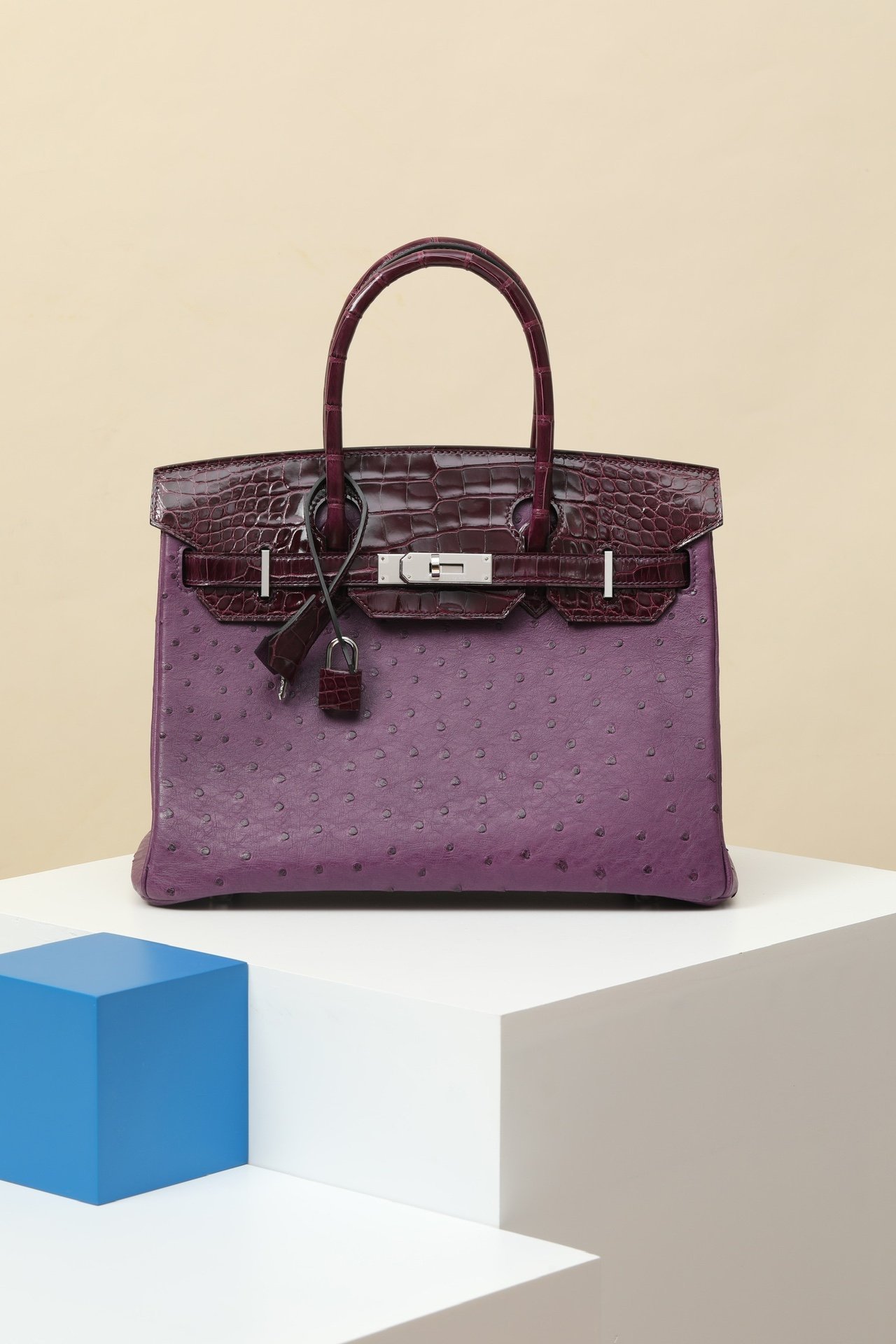 Hermès Birkin 30 Touch detail image 1 sourced from womanlvbag.com