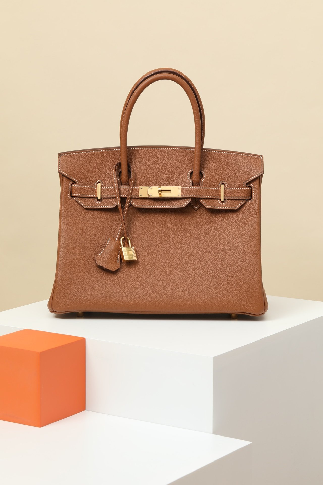 Hermès Birkin 30 detail image 1 sourced from womanlvbag.com
