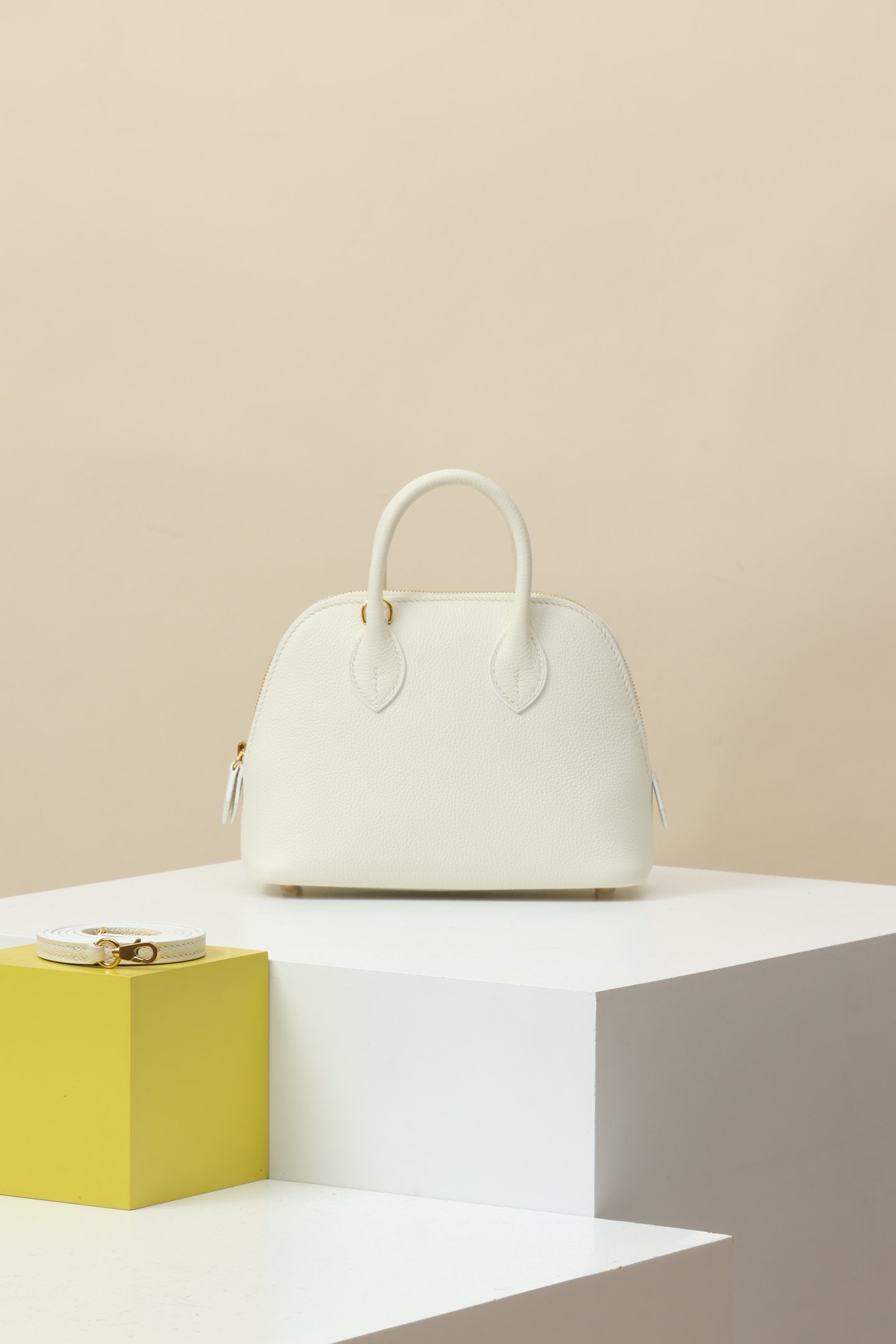 Hermès Mini Bolide 1923 18 – Evercolor Calfskin 01 Blanc / 9R Lime GHW comparison image 1 sourced from womanlvbag.com