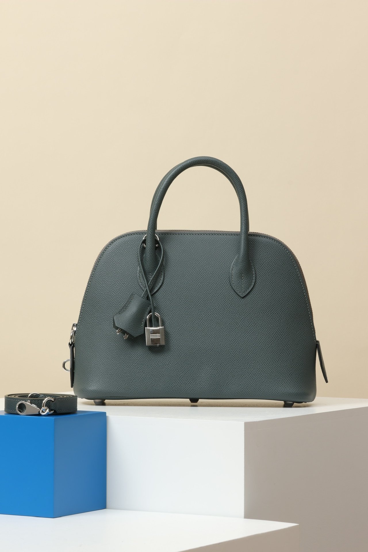 Bolide 1923 25 detail image 1 sourced from womanlvbag.com