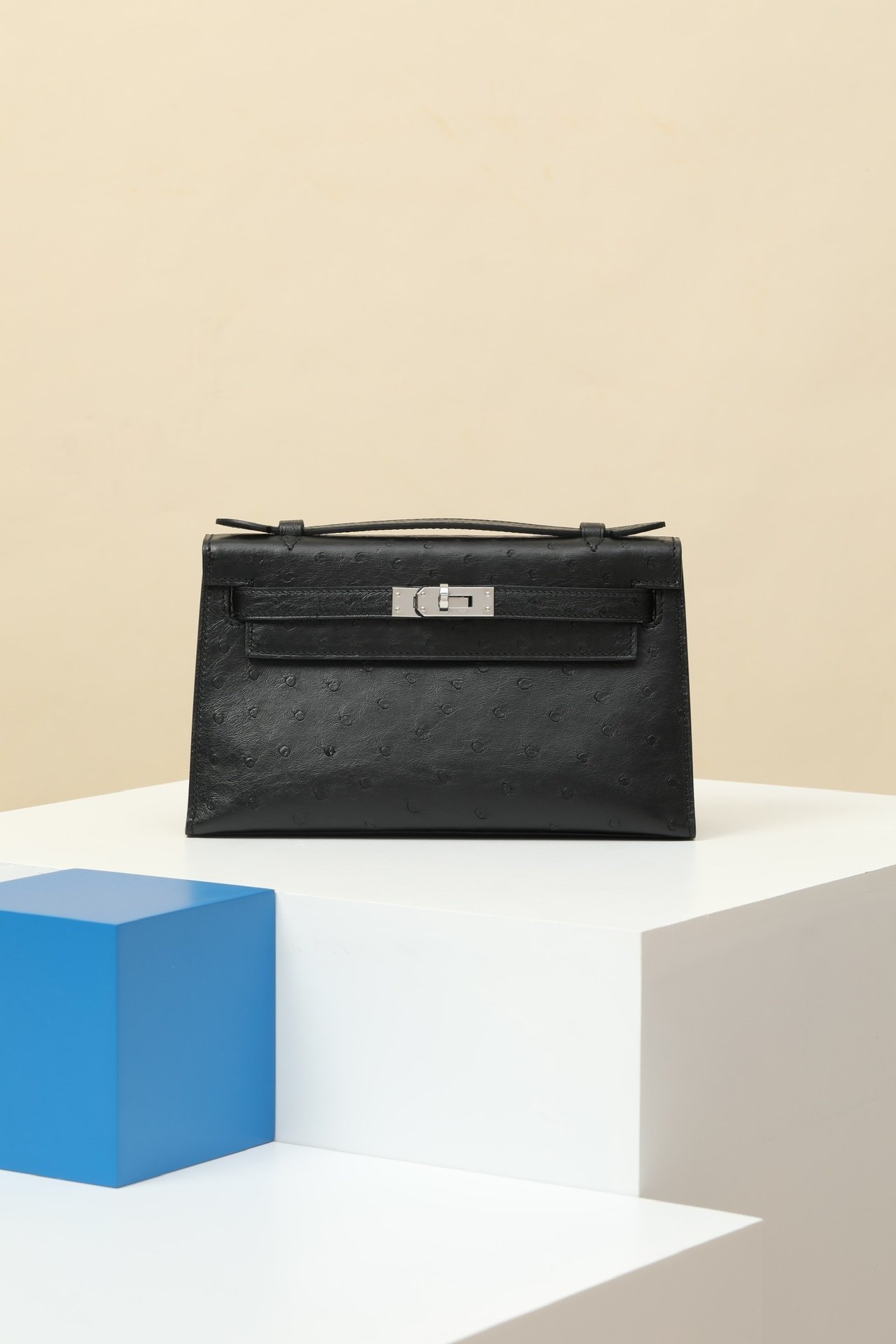 Hermès Mini Kelly 22, Generation I detail image 1 sourced from womanlvbag.com