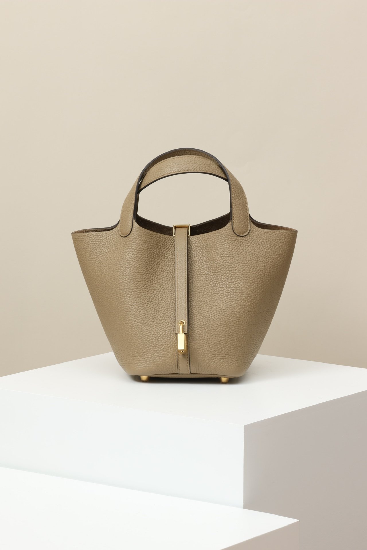 Hermès Picotin Lock 18 – Taurillon Clemence 8Q Beige Marfa GHW detail image 1 sourced from womanlvbag.com