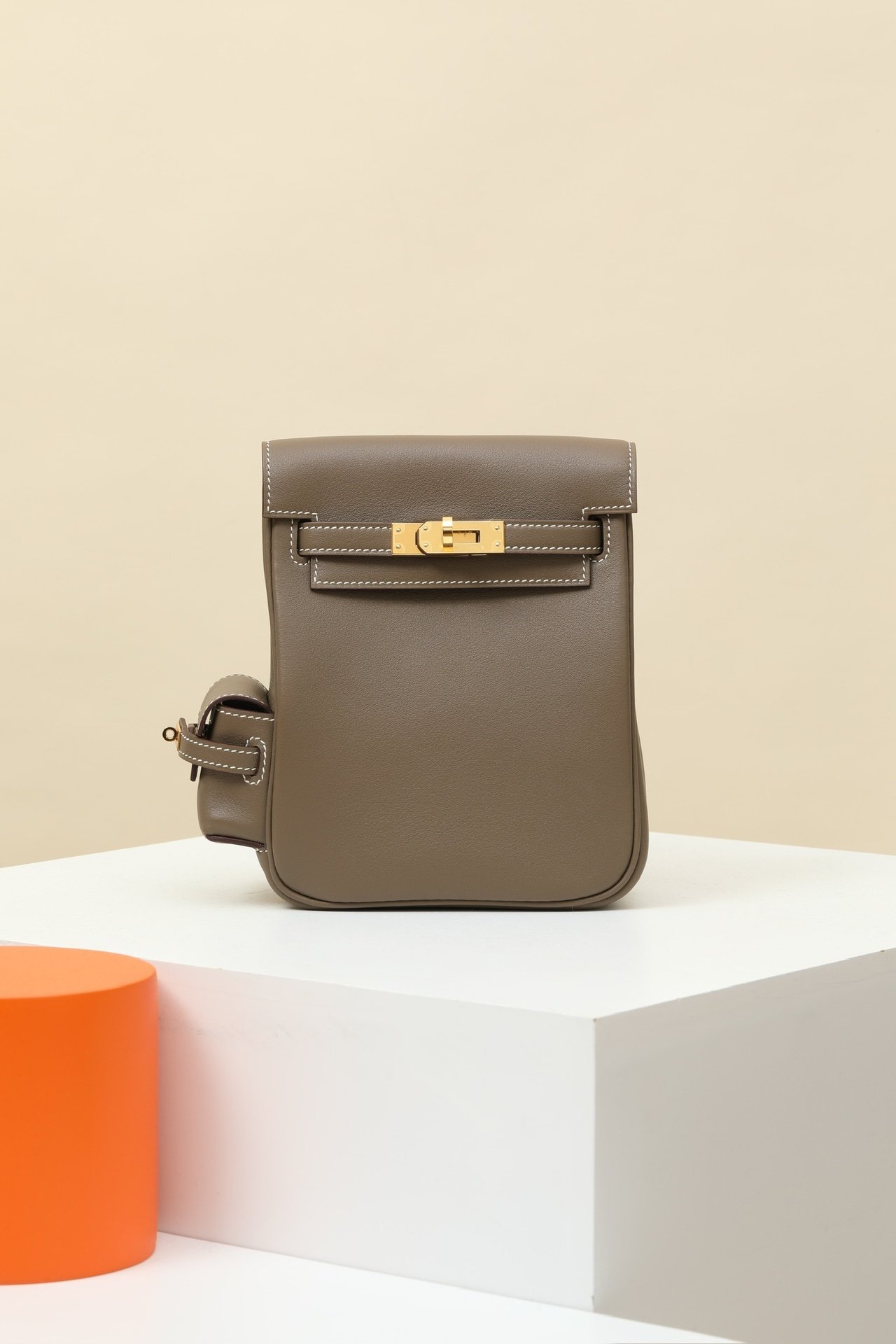 Hermès Hac à Dos PM detail image 1 sourced from womanlvbag.com