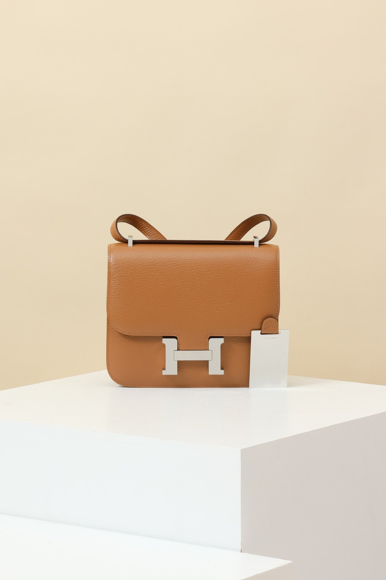 Hermès Constance 19 – Mysore Goatskin 2J Quebracho PHW detail image 1 sourced from womanlvbag.com