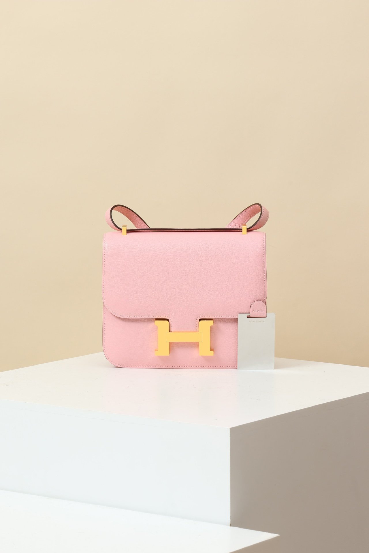 Hermès Constance 19 – Mysore Goatskin 3Q Rose Sakura GHW detail image 1 sourced from womanlvbag.com