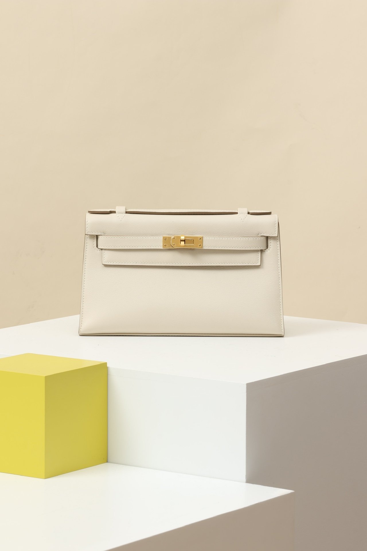 Hermes Mini Kelly 22, Generation I detail image 1 sourced from womanlvbag.com