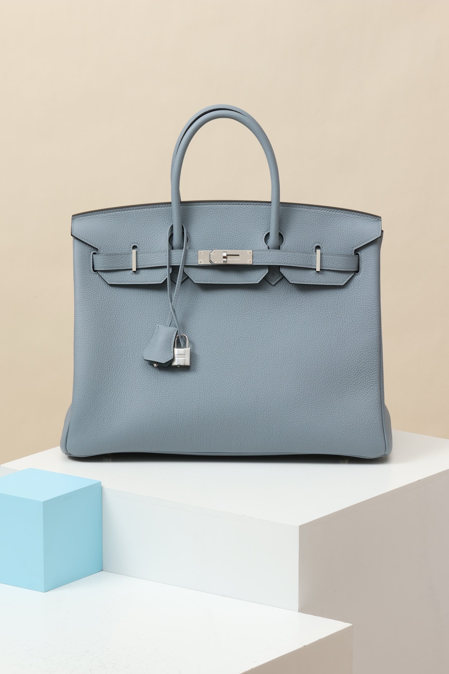 Hermès Birkin 35 detail image 1 sourced from womanlvbag.com