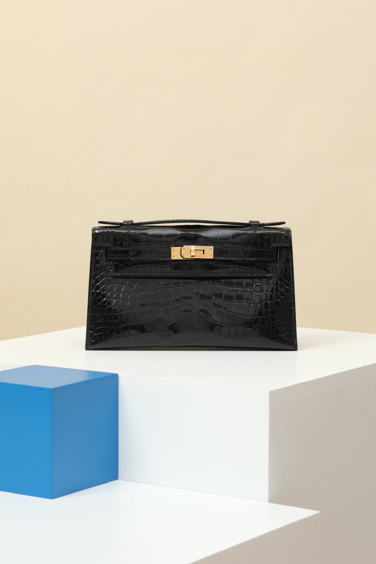Hermès Mini Kelly 22 (Generation I) detail image 1 sourced from womanlvbag.com