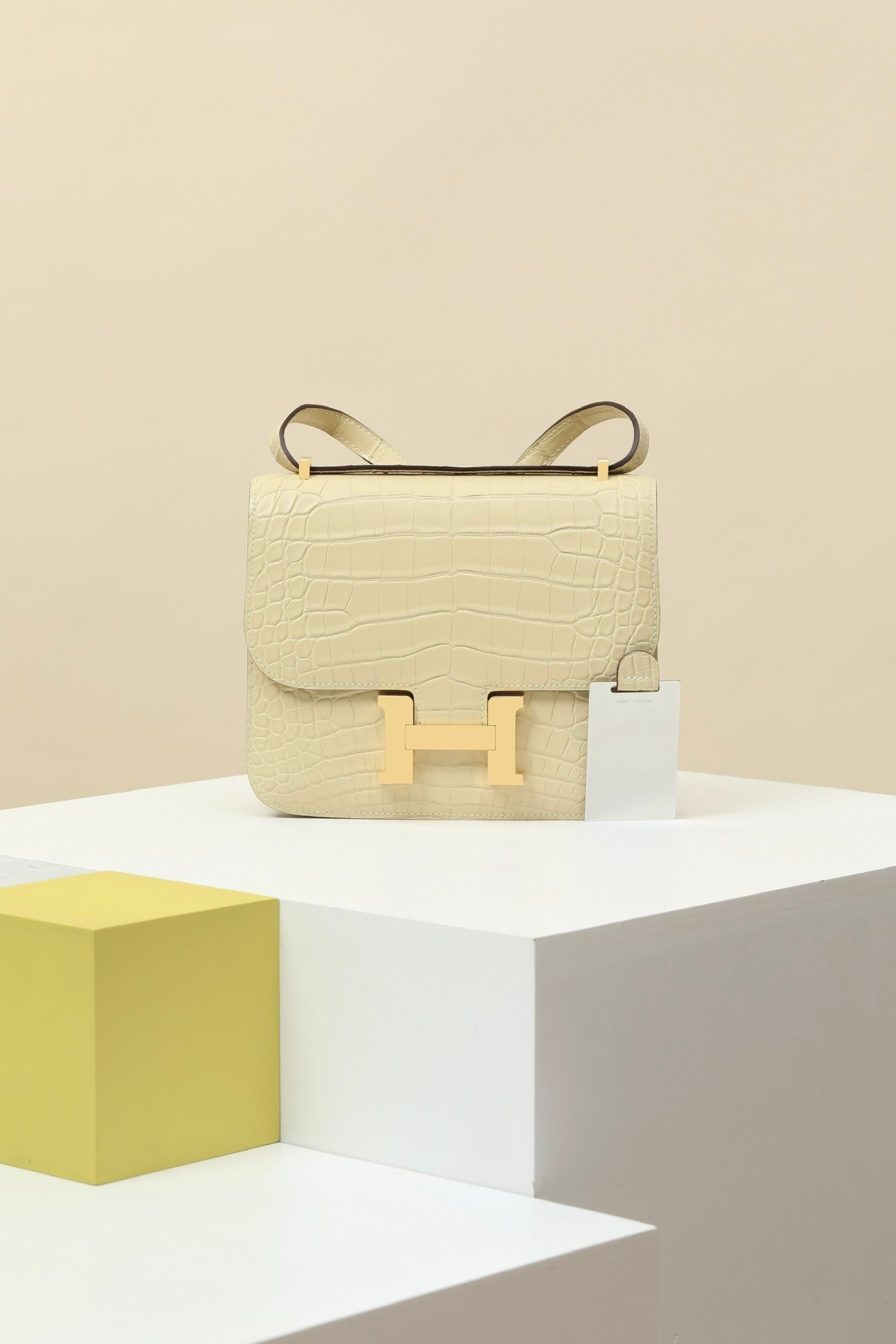 Hermès Constance 19 detail image 1 sourced from womanlvbag.com