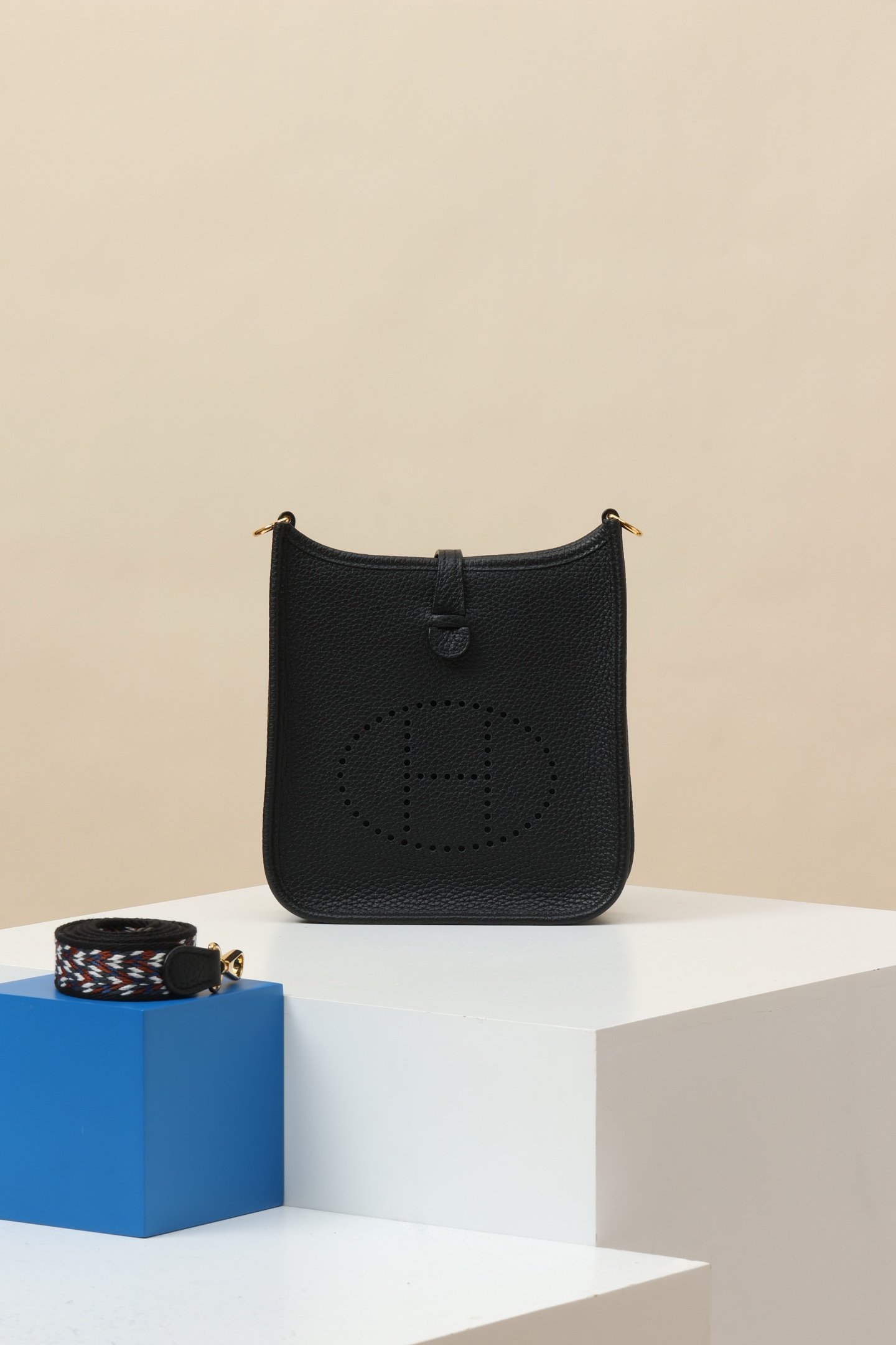 Hermès Evelyne 16 (TPM) detail image 1 sourced from womanlvbag.com