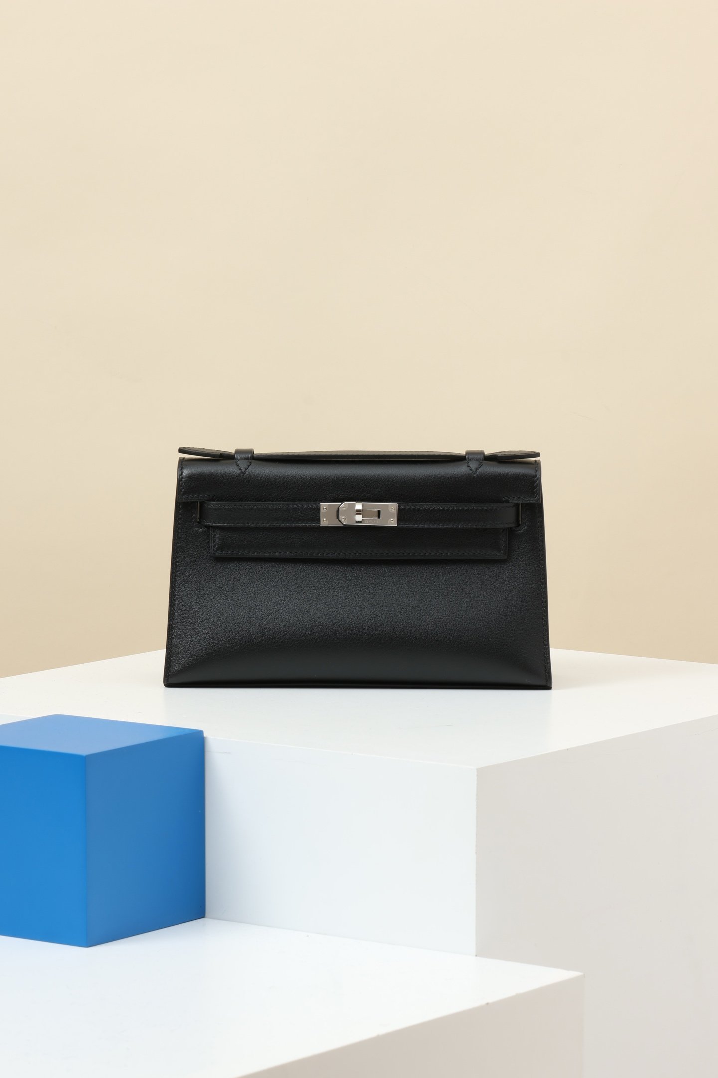 Hermès Mini Kelly 22 (Generation I) detail image 1 sourced from womanlvbag.com
