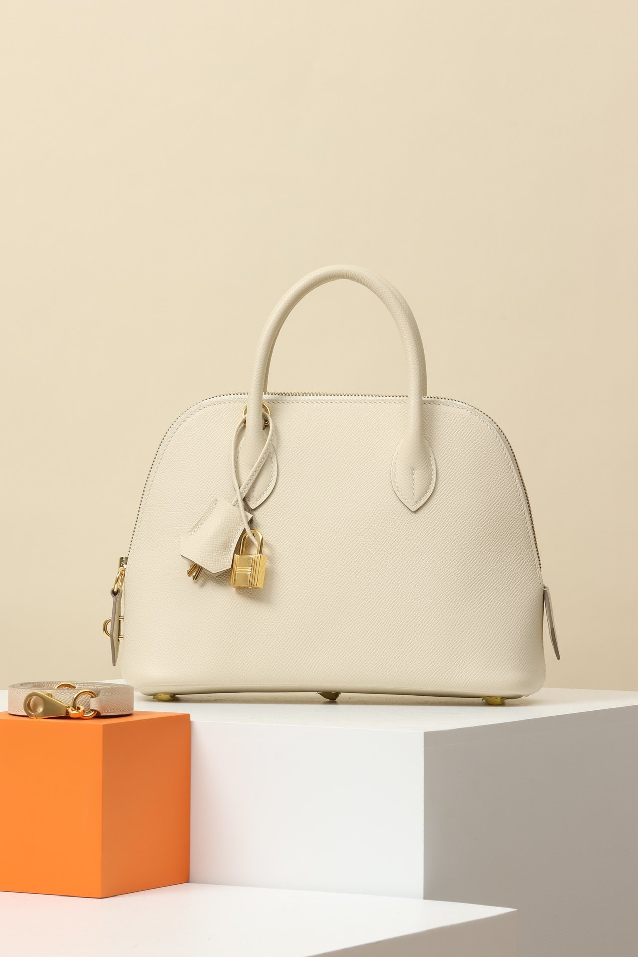 Bolide 1923 25 detail image 1 sourced from womanlvbag.com