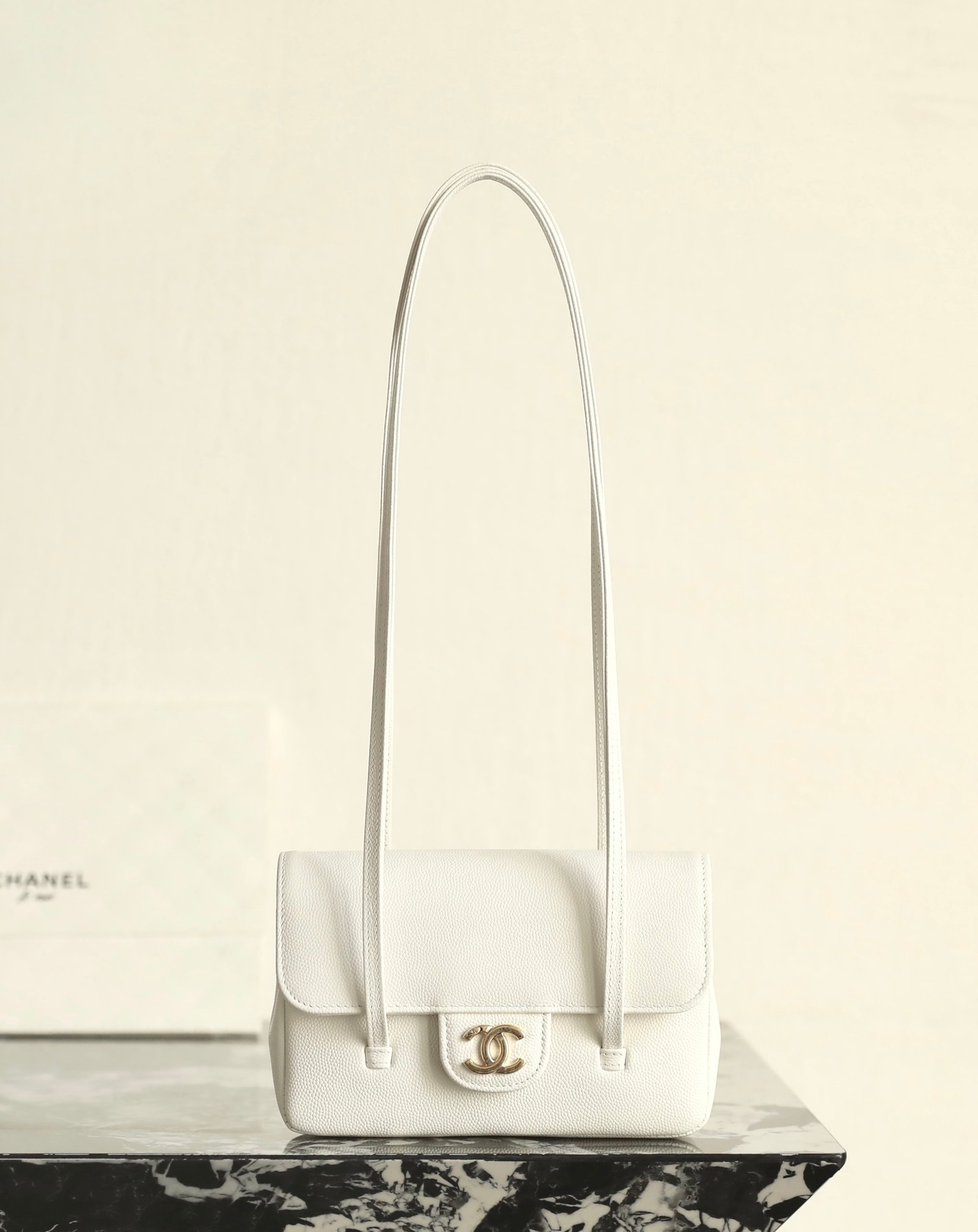 CHANEL 26P Preppy Coco Mini Clutch (White Caviar & Retro Gold) detail image 1 sourced from womanlvbag.com