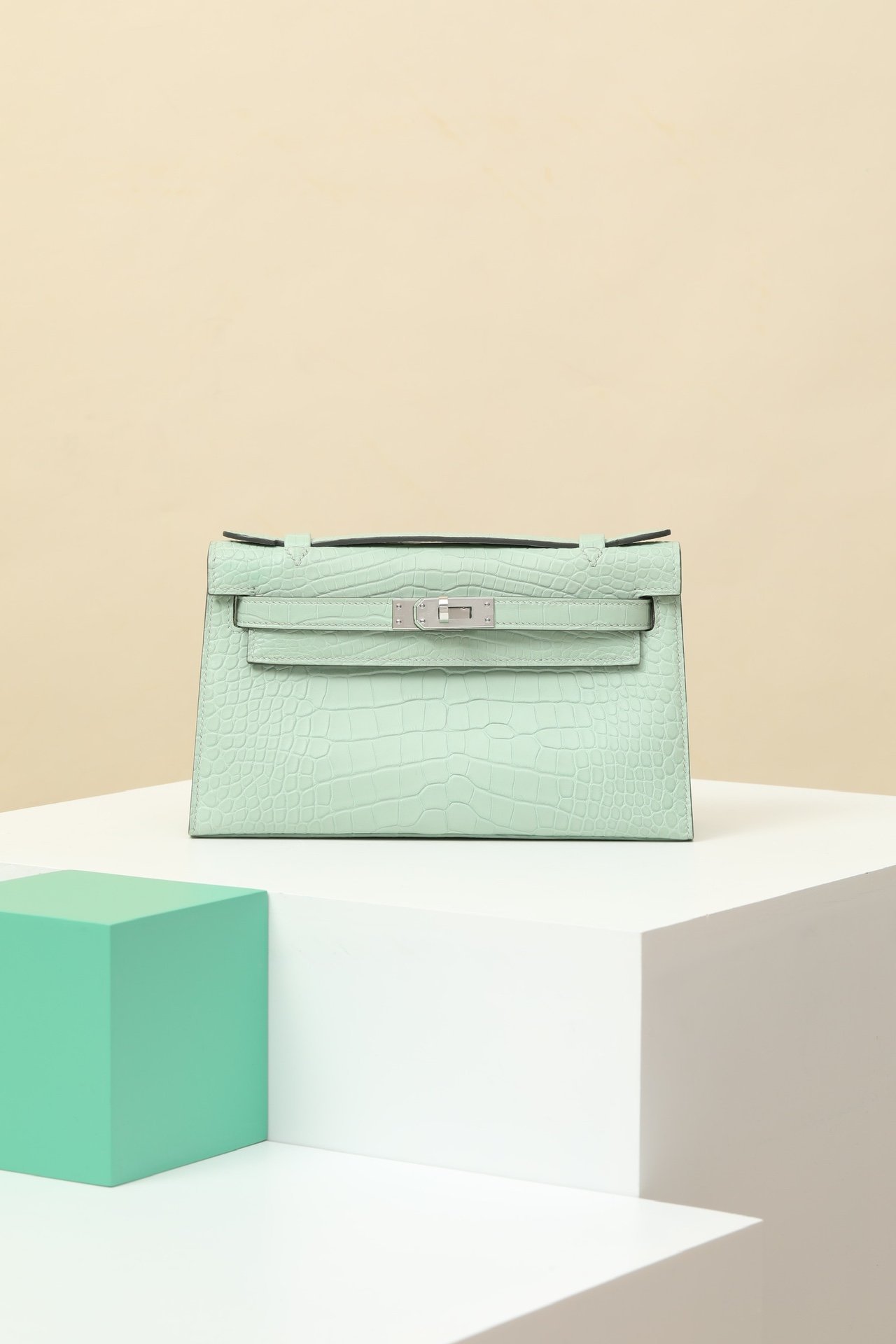 Hermes Kelly bag mint green Mini Kelly 22 in matte alligator leather with palladium hardware, front view
