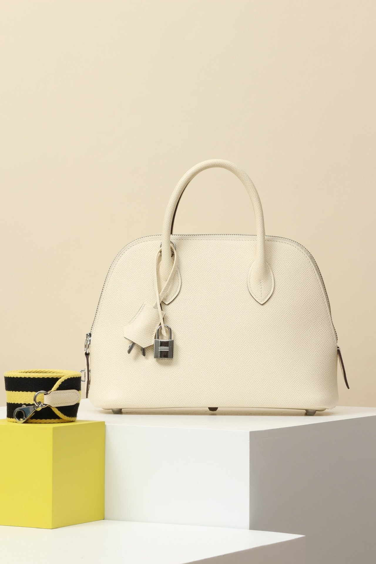 Bolide 1923 25 detail image 1 sourced from womanlvbag.com