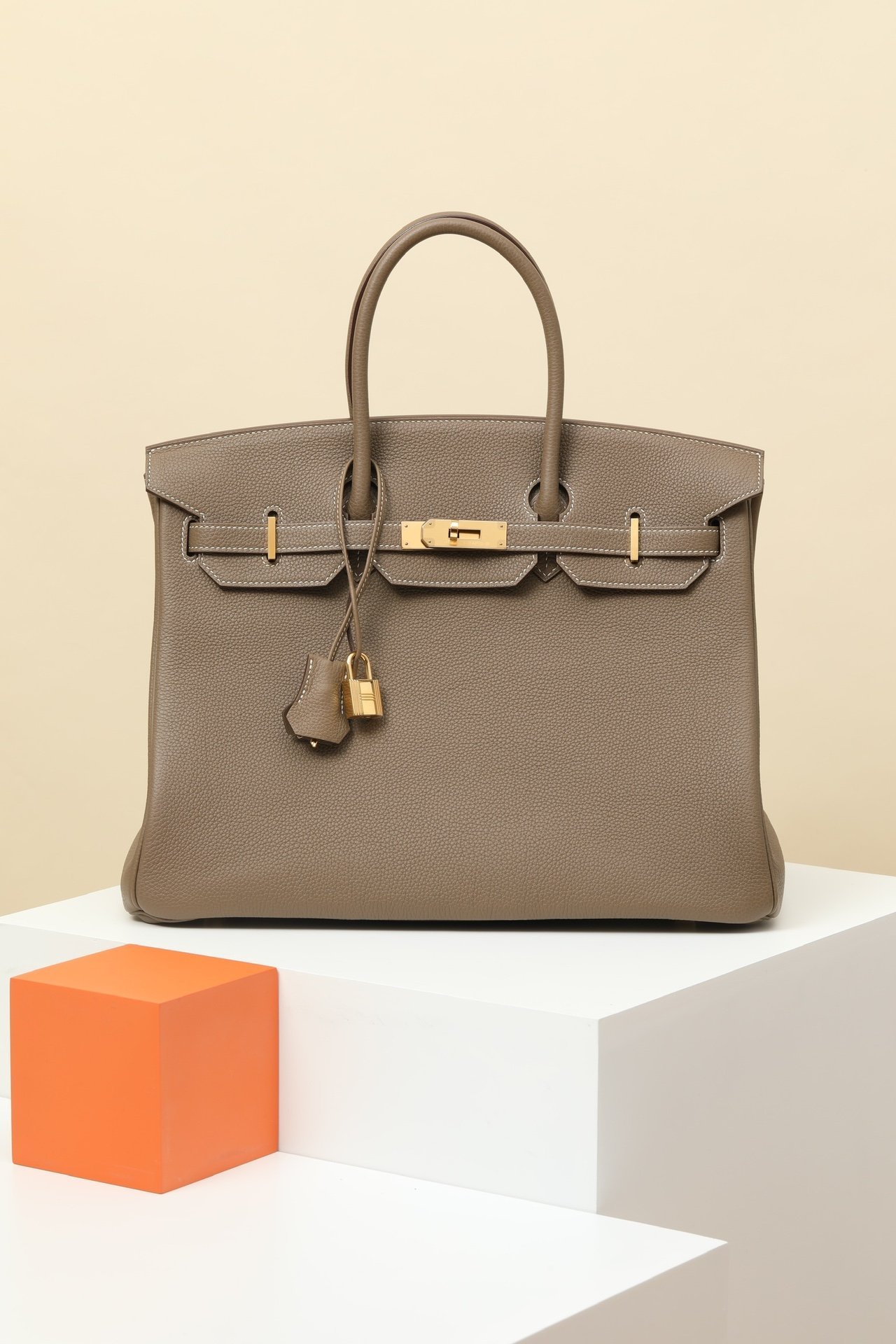 Hermès Birkin 35 detail image 1 sourced from womanlvbag.com
