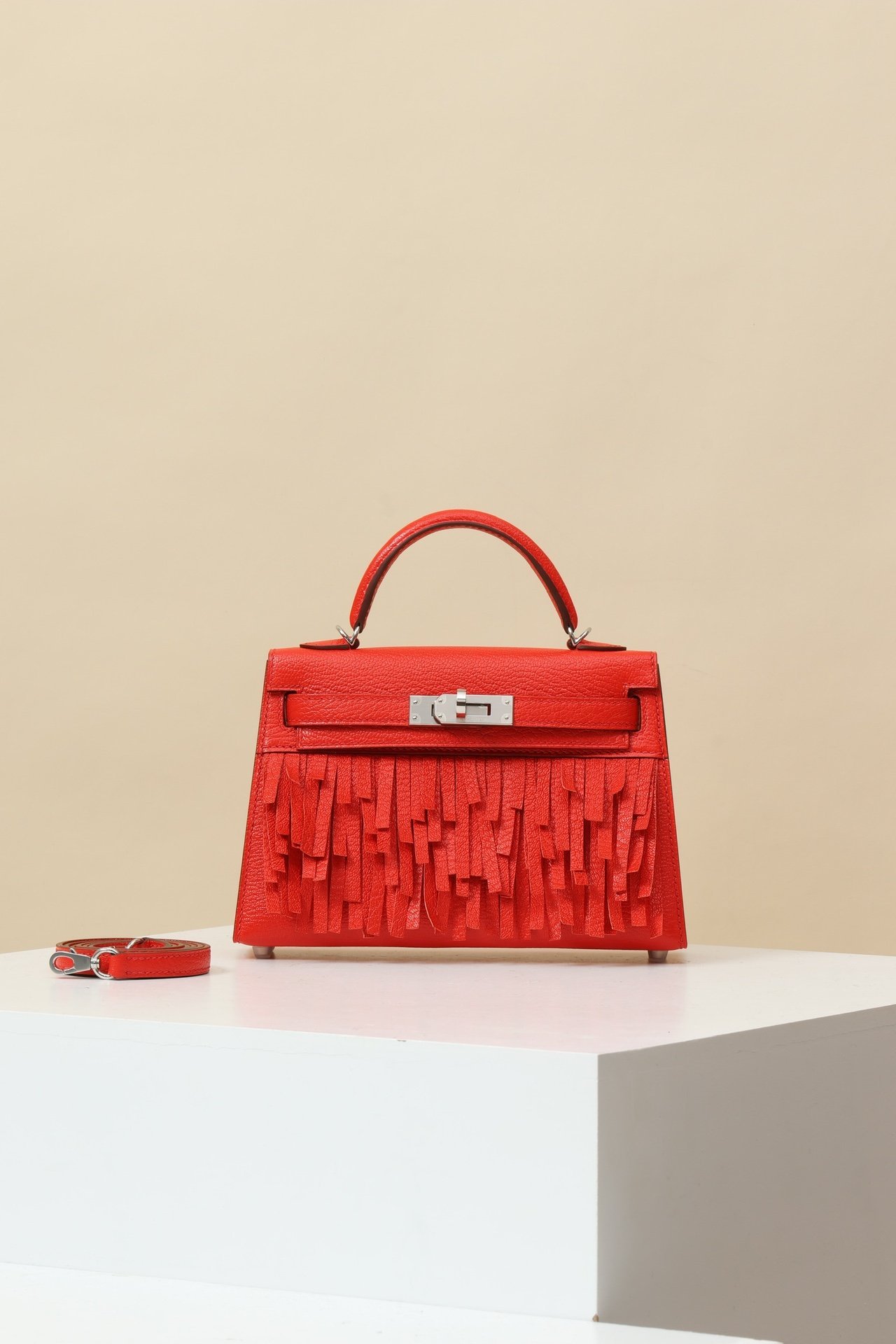 Hermès Mini Kelly II (Generation 2) detail image 1 sourced from womanlvbag.com