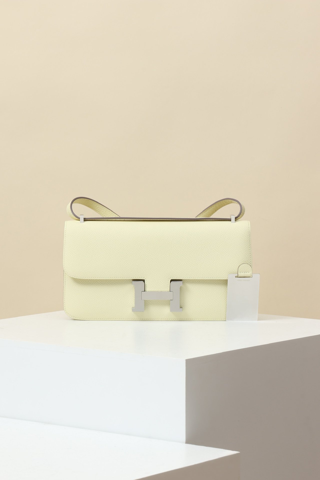 Hermès Constance Elan (24cm) detail image 1 sourced from womanlvbag.com