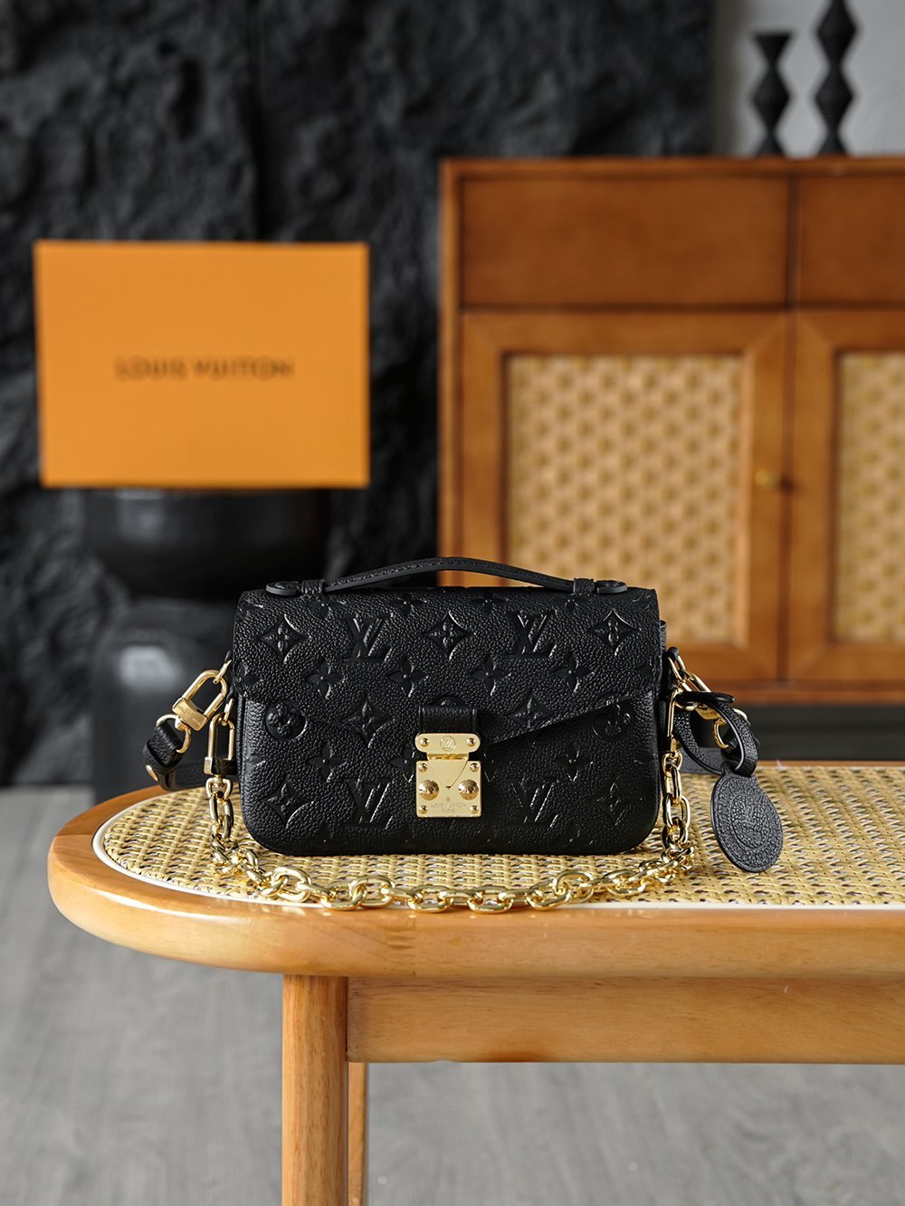 Louis Vuitton Pochette Métis East West detail image 1 sourced from womanlvbag.com