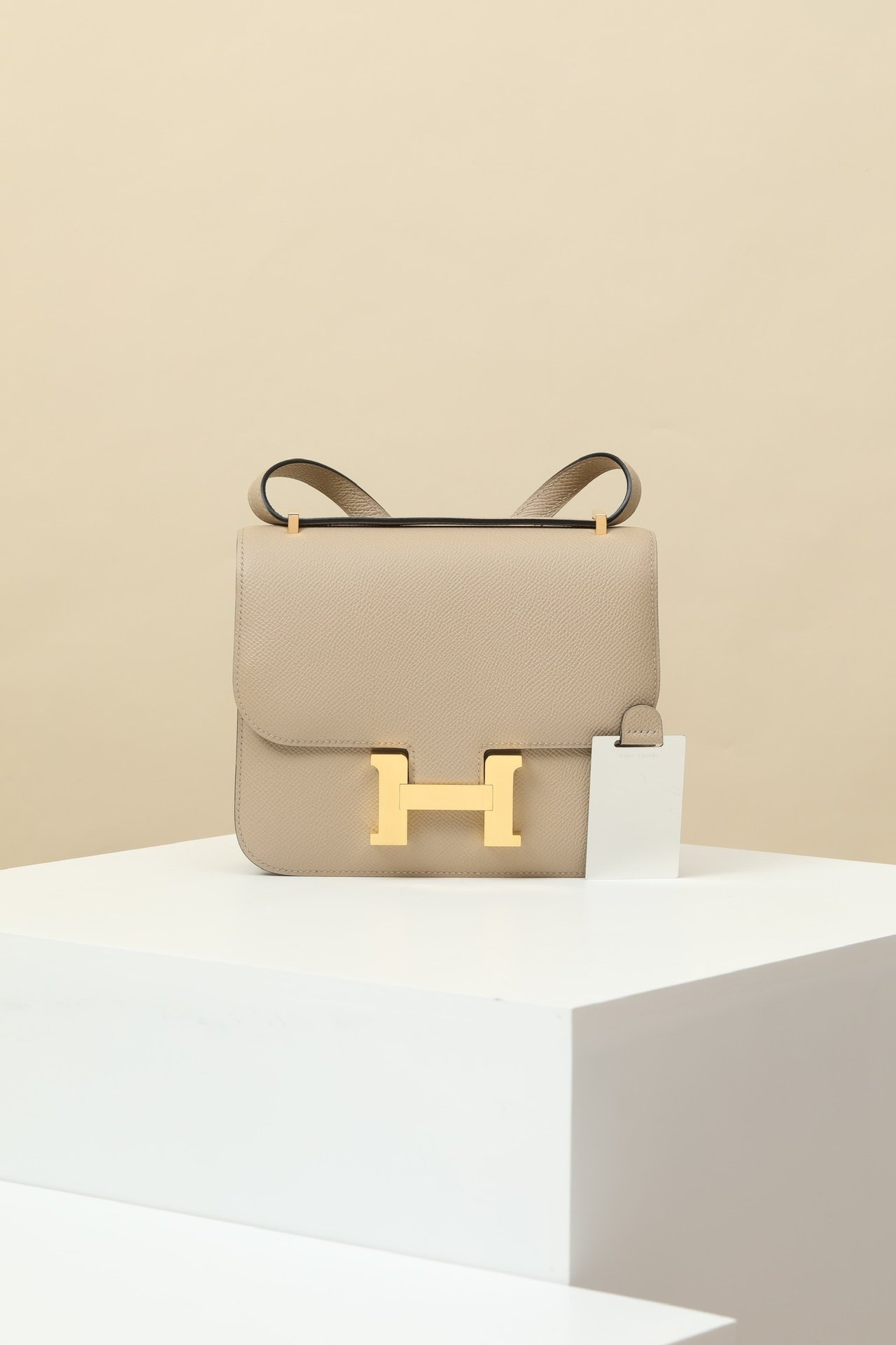 Hermès Constance 19 in S2 Trench (beige/sand) color detail image 1 sourced from womanlvbag.com