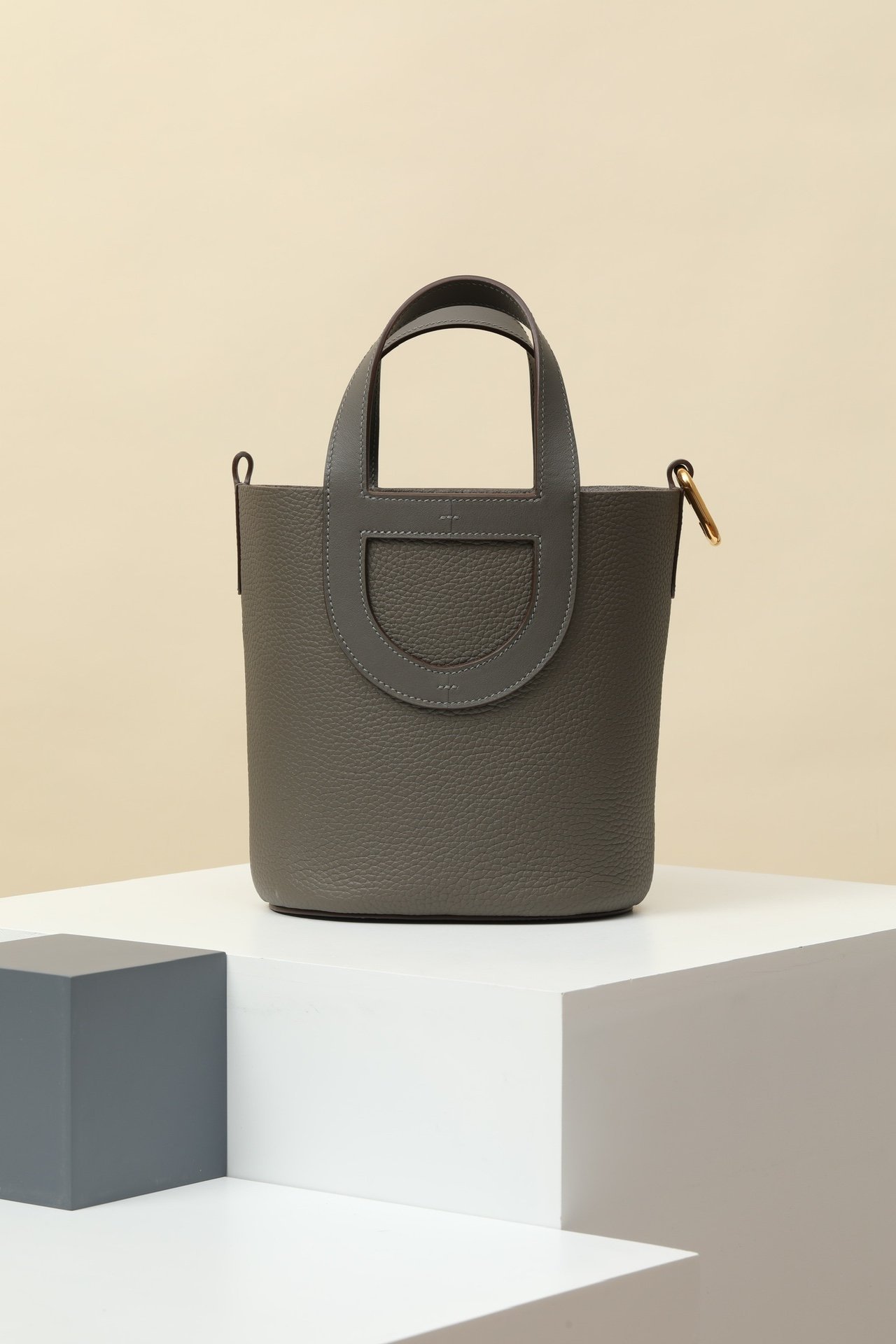 Hermès Picotin Lock 22 Lucky Daisy – TC & Swift Gris Étain (8F) GHW detail image 1 sourced from womanlvbag.com