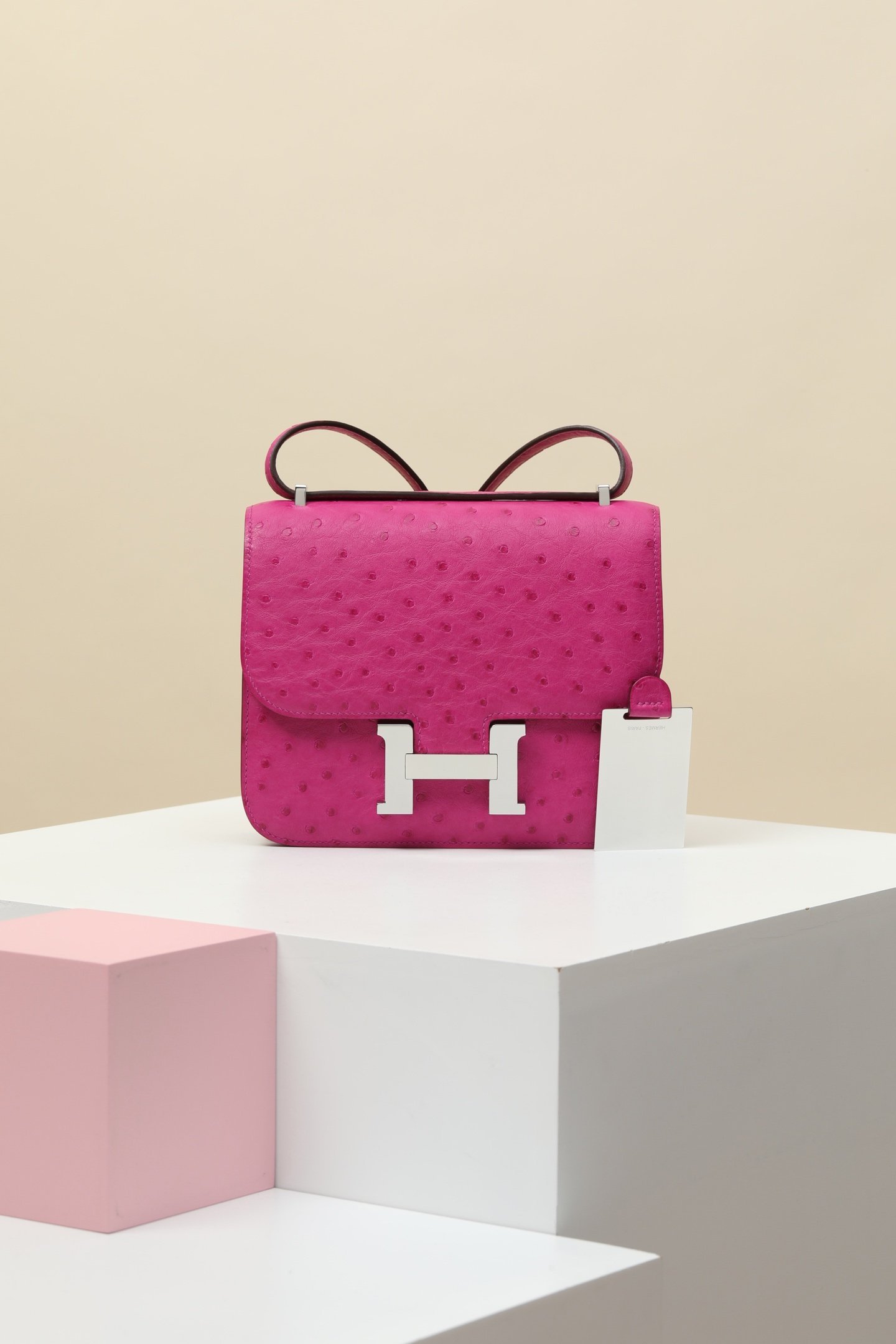 Hermès Constance 19 detail image 1 sourced from womanlvbag.com