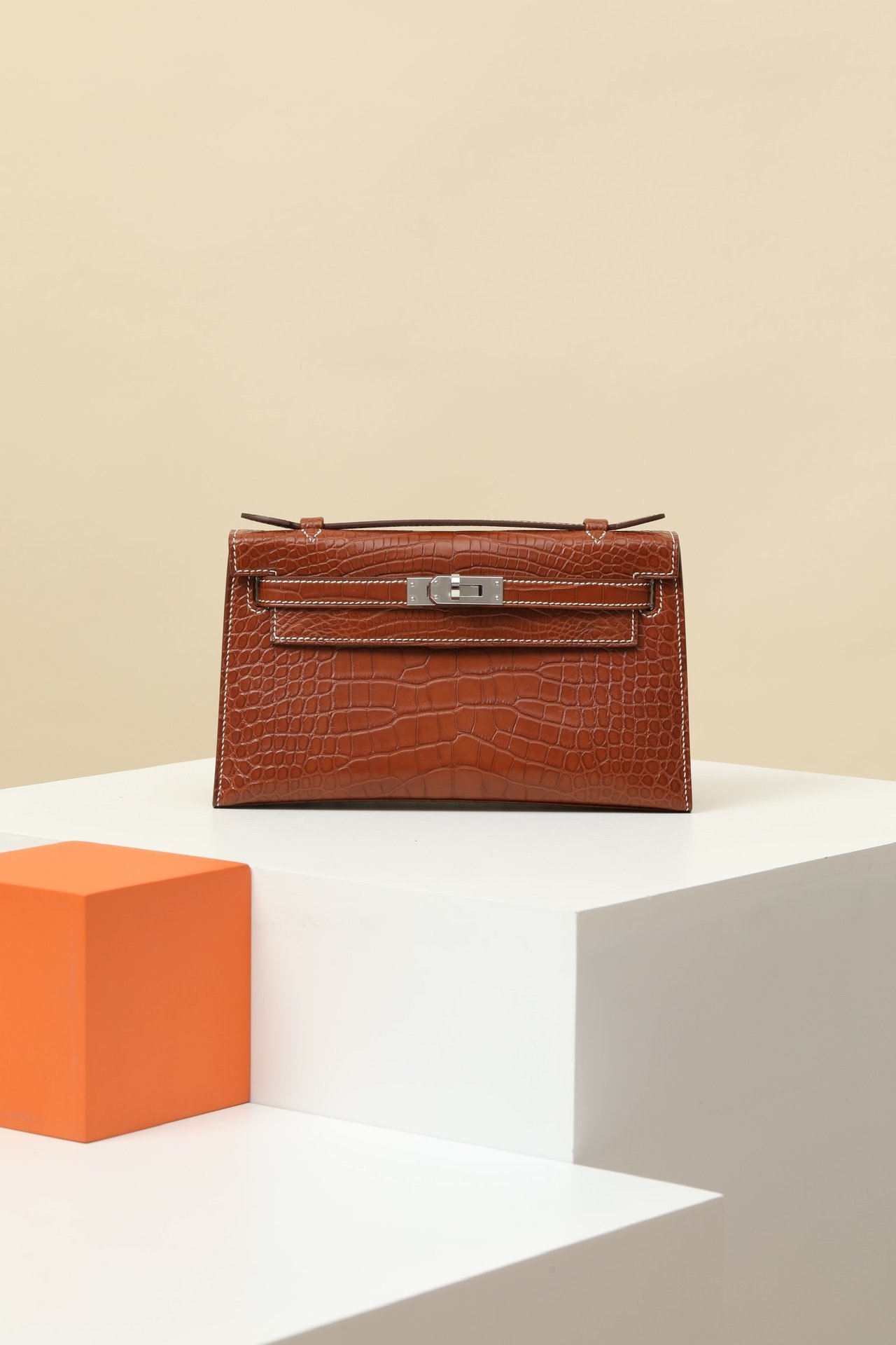 Hermes Mini Kelly 22 (Generation I) detail image 1 sourced from womanlvbag.com