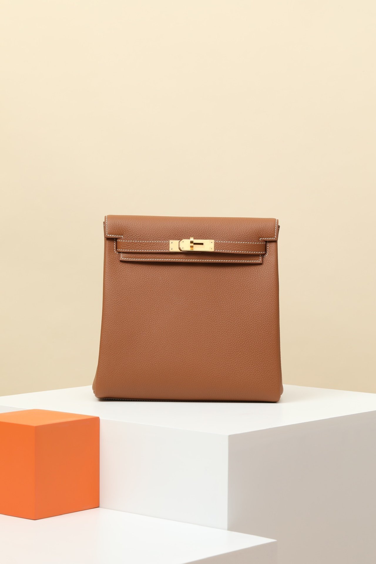 Hermès Hac à Dos GM Togo 37 Gold GHW detail image 1 sourced from womanlvbag.com
