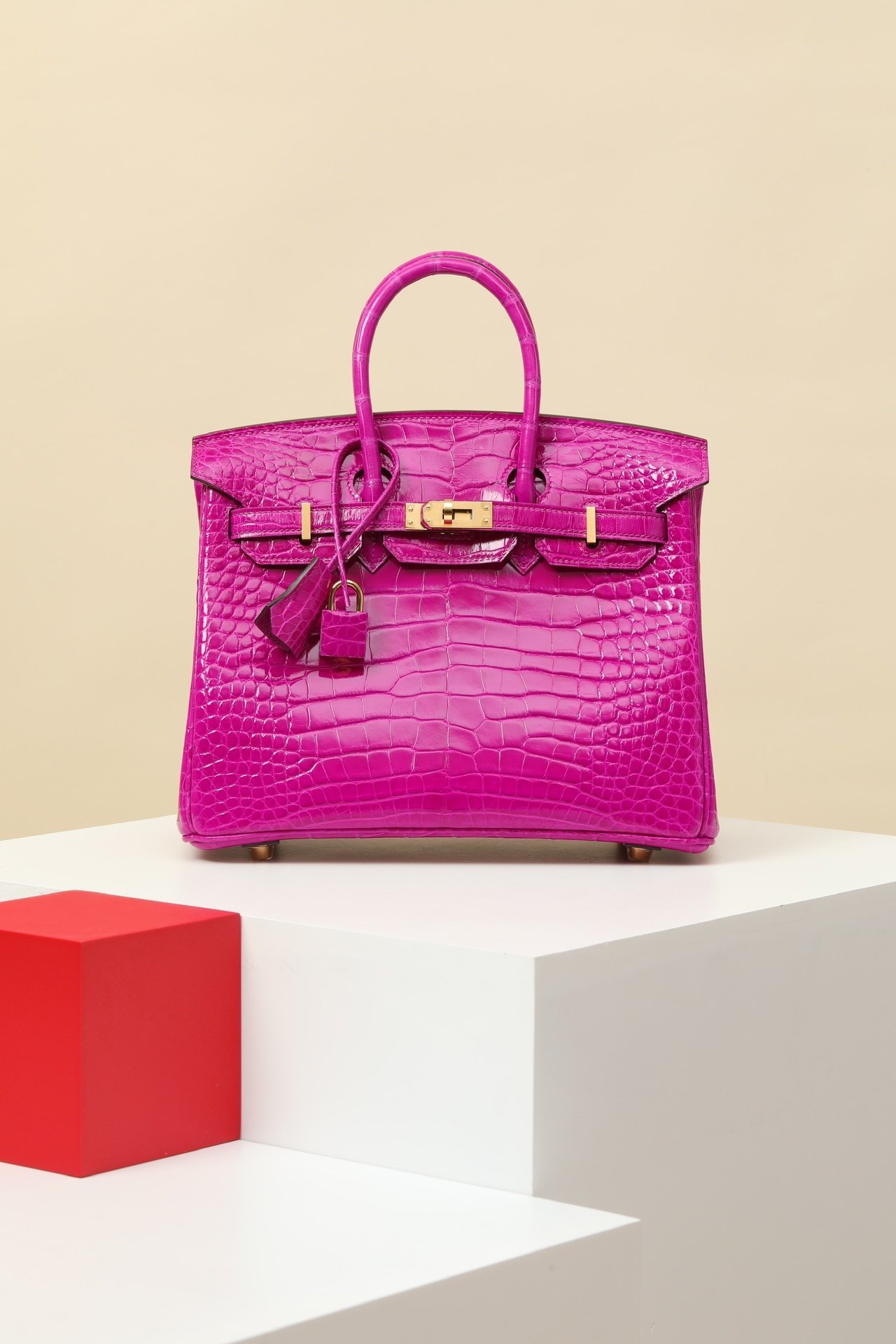 Hermès Birkin 25 Shiny Alligator Cassis J5 GHW detail image 1 sourced from womanlvbag.com