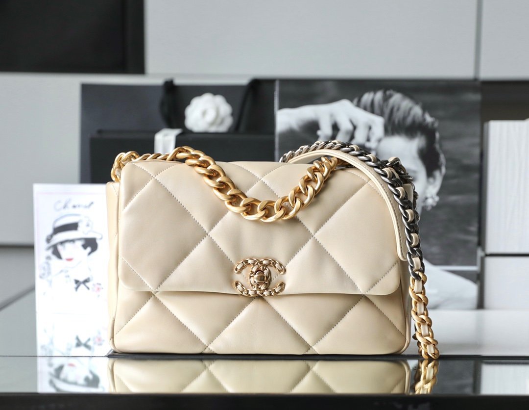 CHANEL Medium 19 Flap Bag detail image 1 sourced from womanlvbag.com