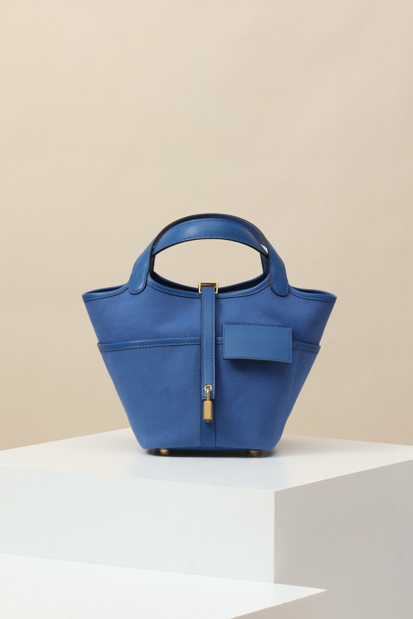 Picotin Lock 18 Cargo (limited edition with functional exterior pockets) detail image 1 sourced from womanlvbag.com