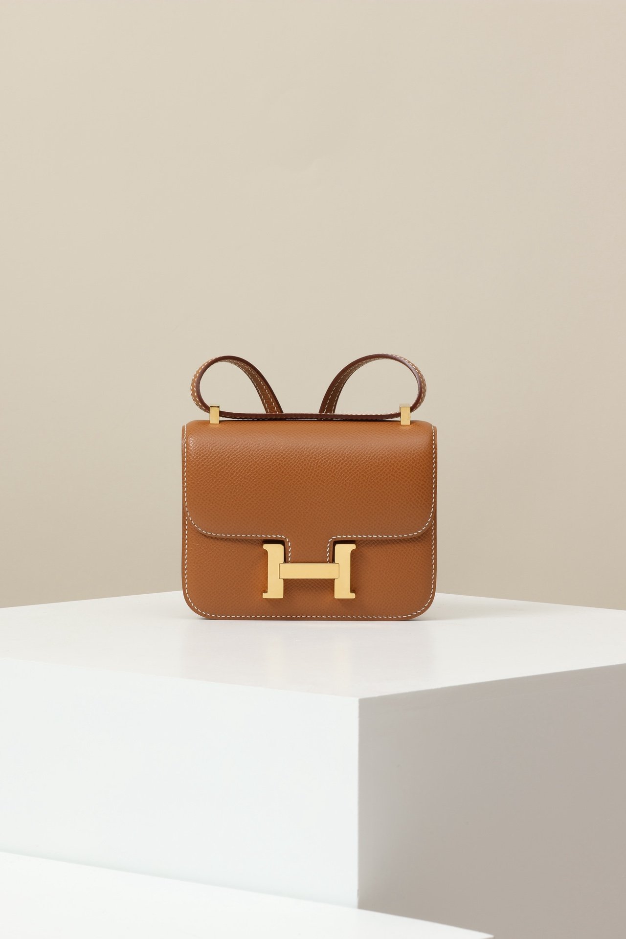 Hermès Constance Chaine in 37 Gold (Golden Brown) with Gold-plated hardware (GHW) detail image 1 sourced from womanlvbag.com