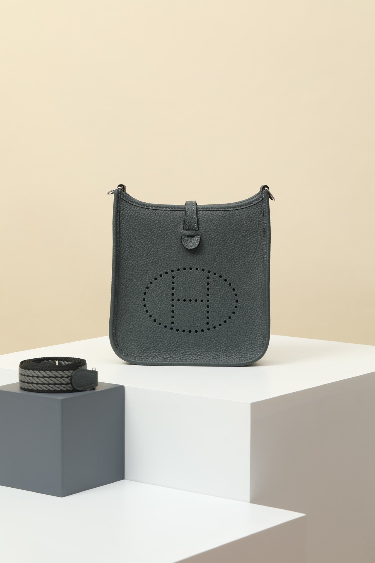 Hermès Evelyne 16 (TPM), a mini silhouette bag detail image 1 sourced from womanlvbag.com