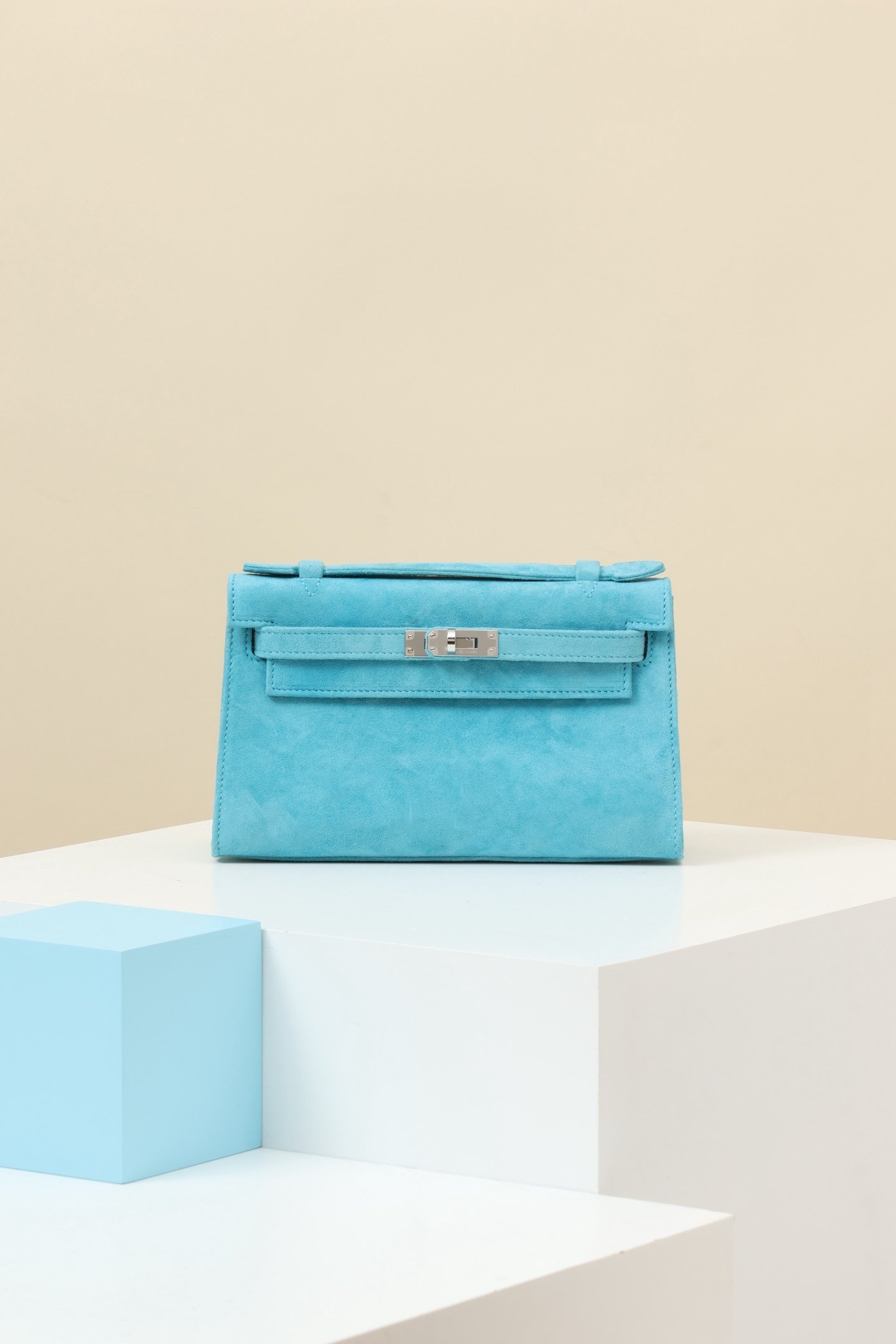 Hermès Mini Kelly 22, Generation I detail image 1 sourced from womanlvbag.com