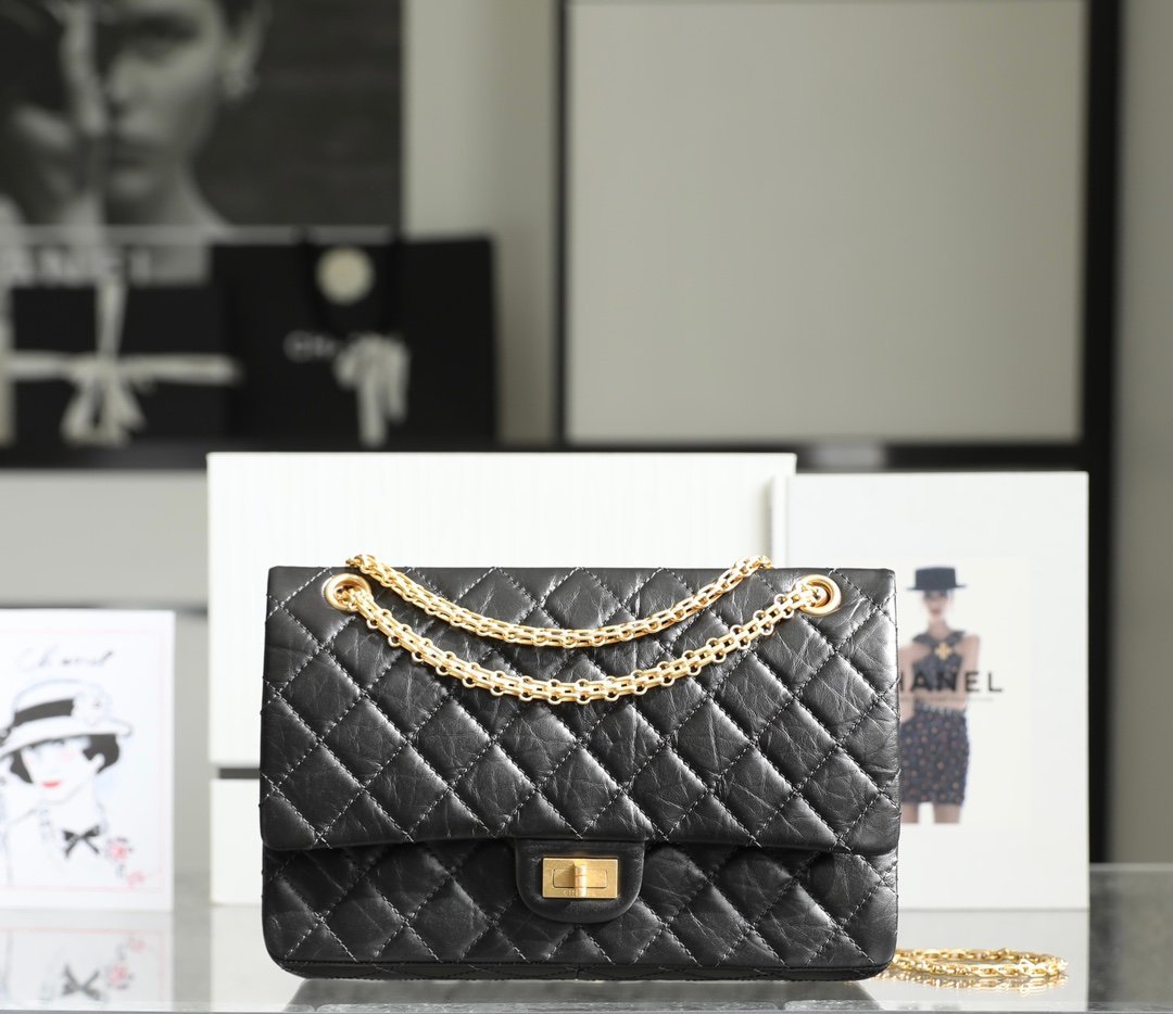 CHANEL Large 2.55 Reissue Flap Bag, also known as size 226 detail image 1 sourced from womanlvbag.com