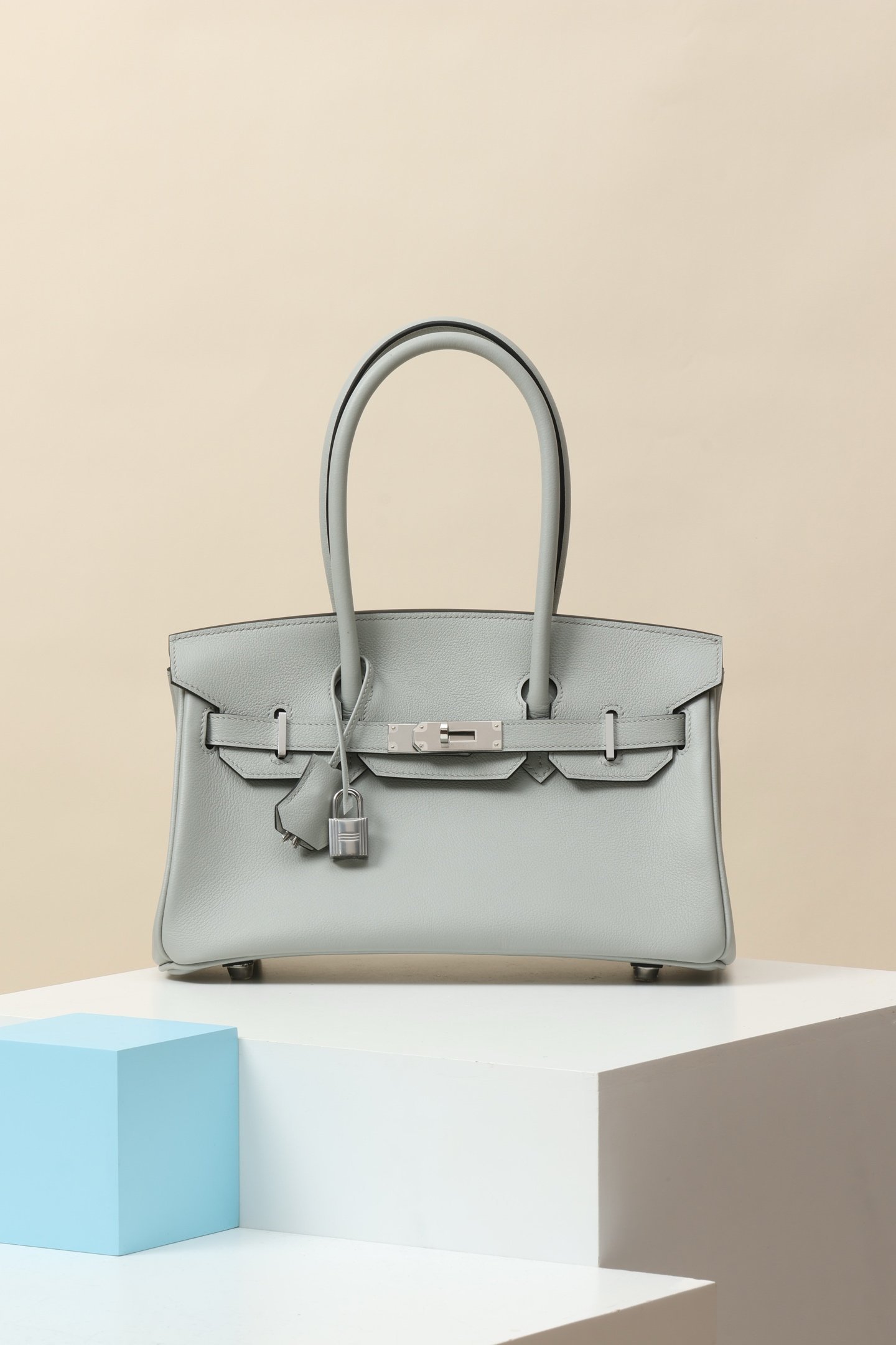 Hermès Birkin 29, also referenced as Haut à Courroies (HAC 29) detail image 1 sourced from womanlvbag.com