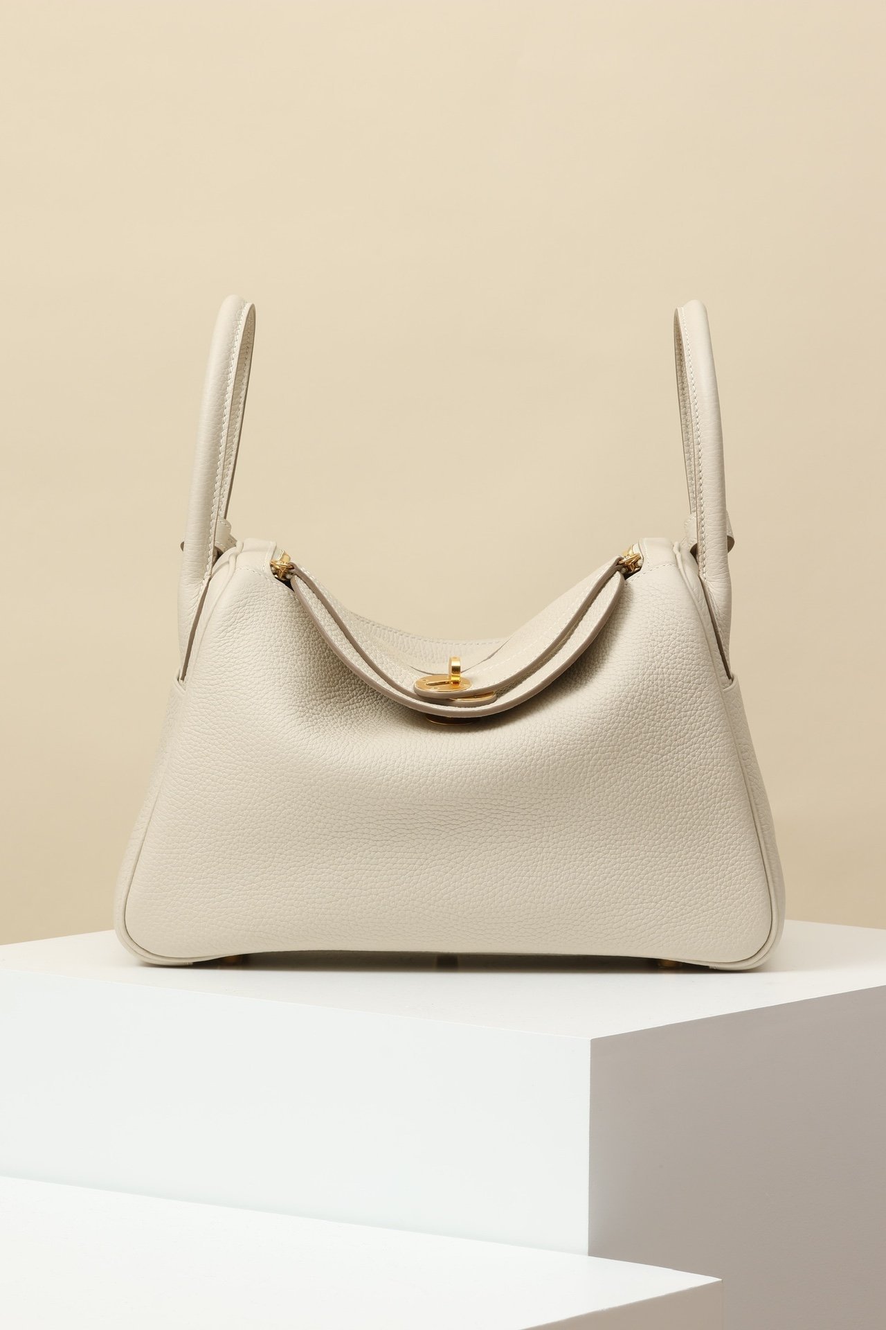 Lindy 30. Size: 30cm x 20cm x 15cm detail image 1 sourced from womanlvbag.com