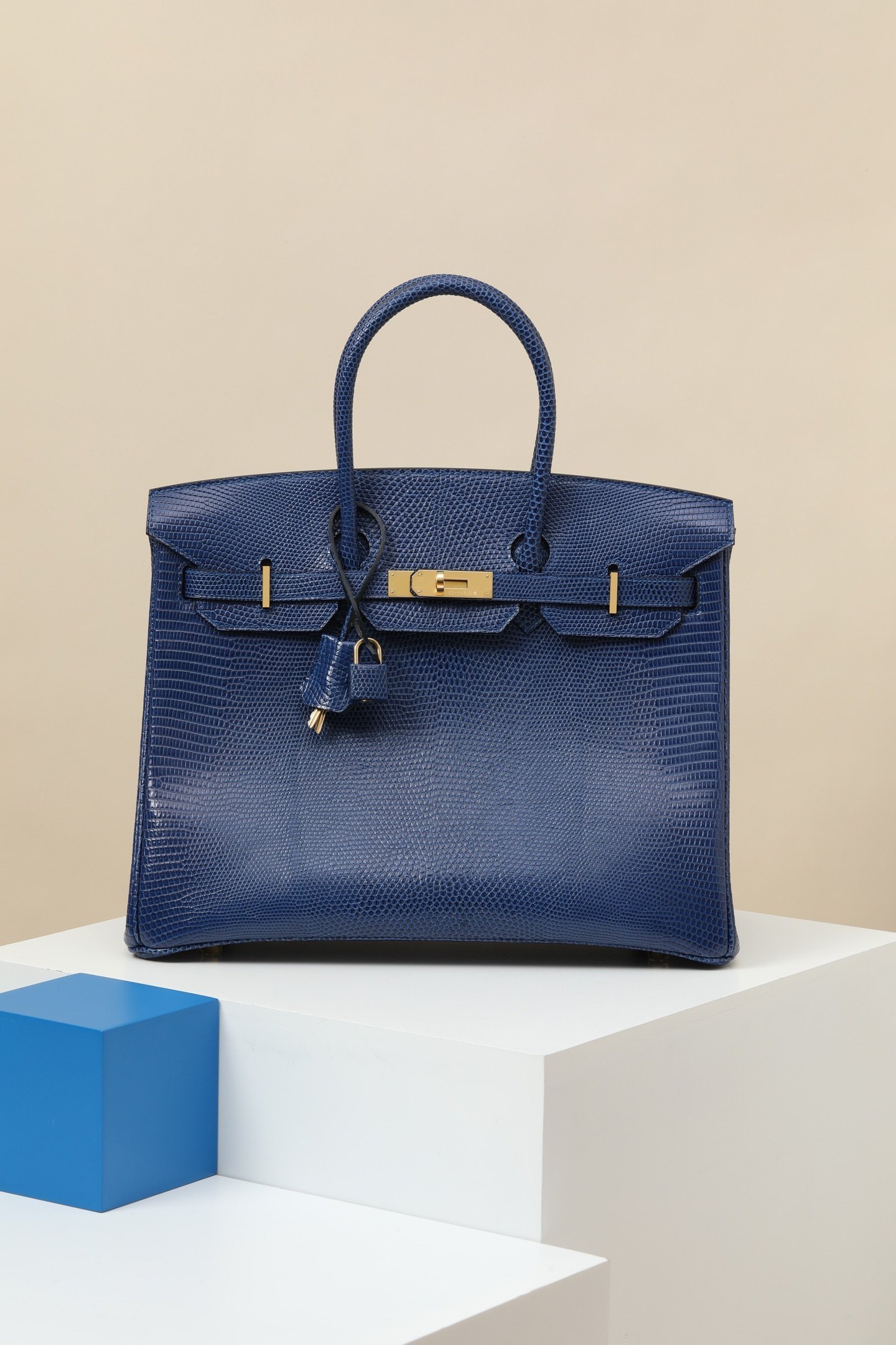 Hermès Birkin 35 detail image 1 sourced from womanlvbag.com