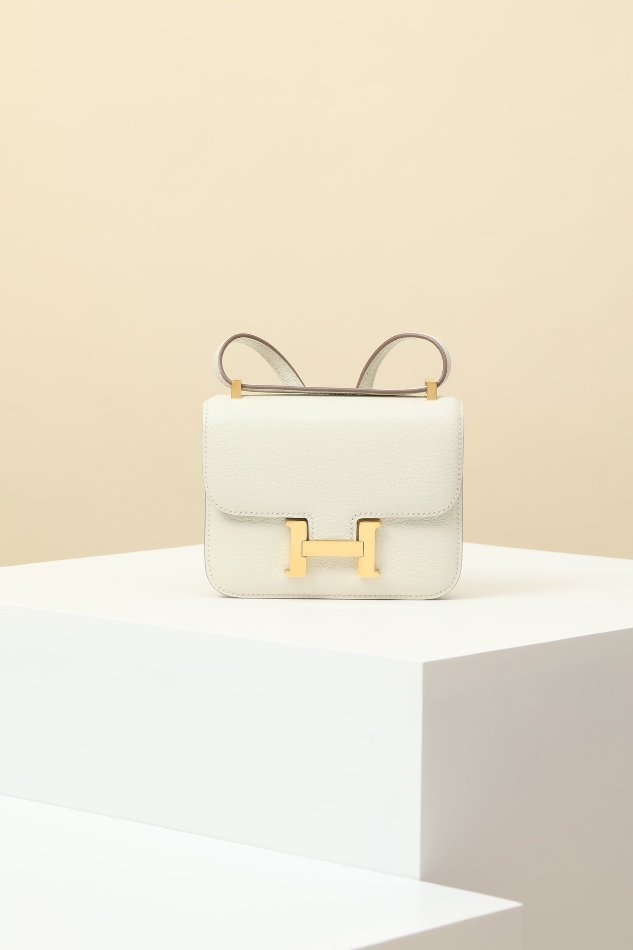 Hermès Constance Chaine detail image 1 sourced from womanlvbag.com